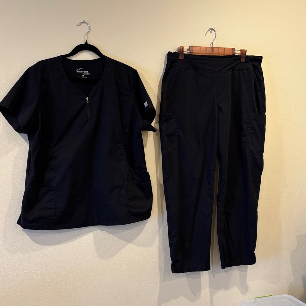 Women’s Black Scrubs Set
